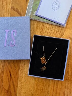 The Life of a Showgirl Deluxe CD Box Set - It’s Rapturous LIMITED EDITION